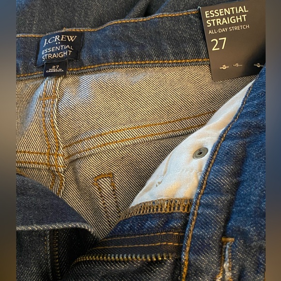 I. Crew Factory Essential Straight Jean. Indigo Wash. Size 27. - Picture 3 of 3